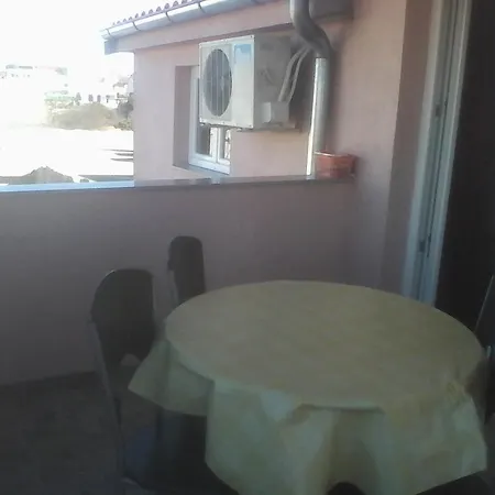 Guest house By The Sea 14395 Pirovac